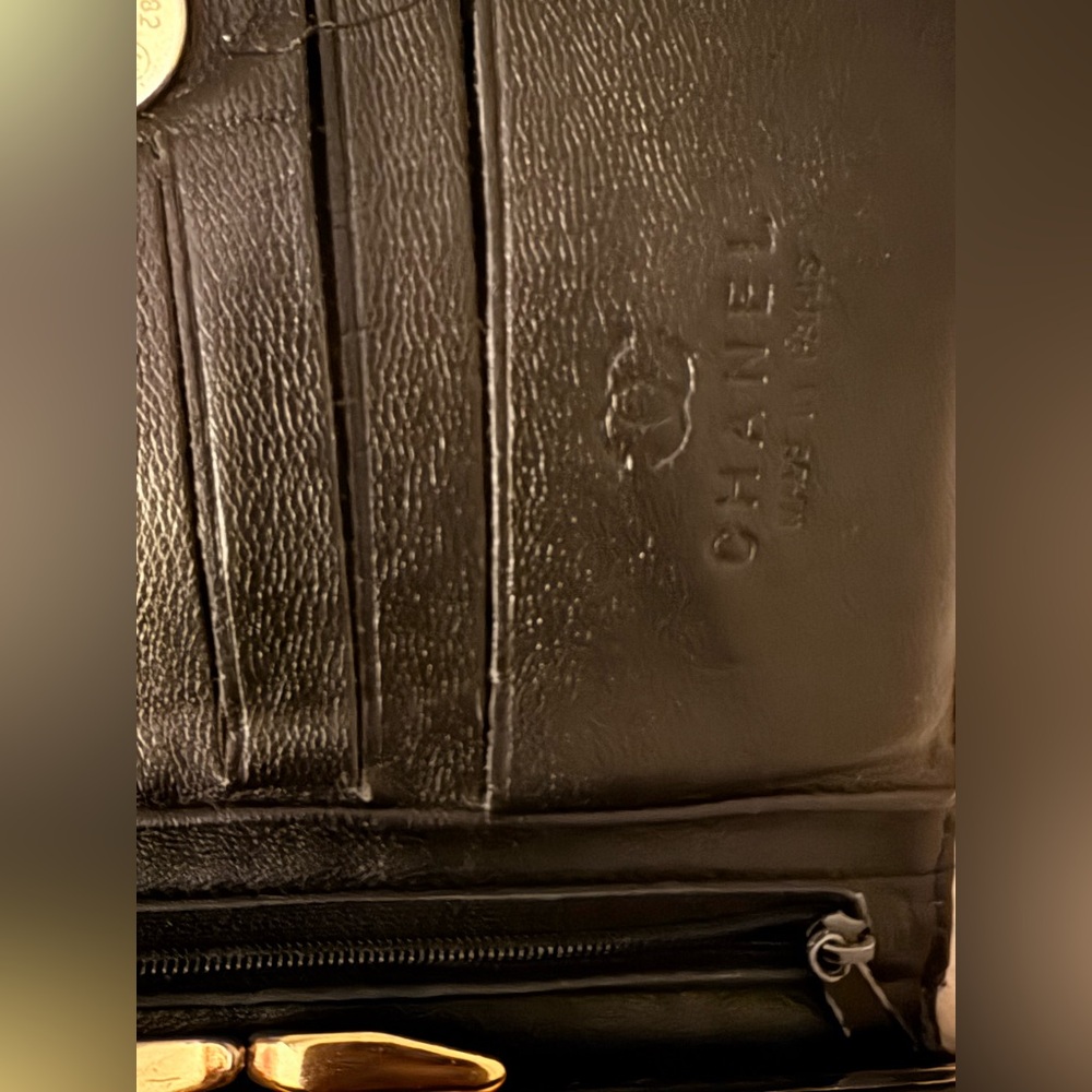 CHANEL Black Quilted CC Embossed Leather Card Holder - Picture 4 of 10